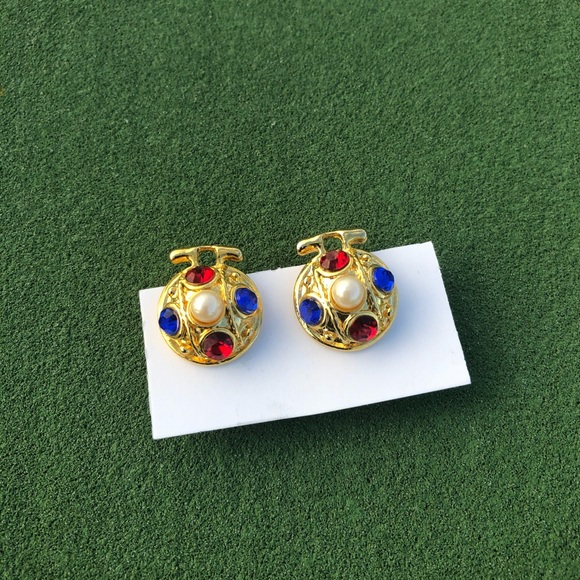 Jewelry - Vintage earrings